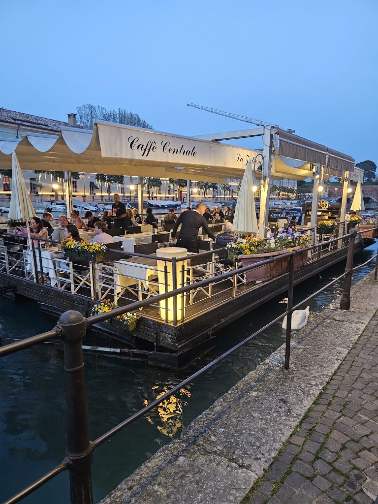 Floating Restaurant Pescheria Del Garda