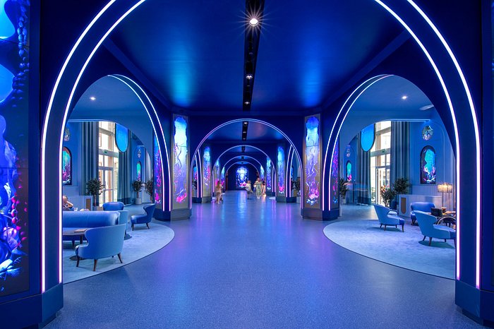 LOBBY OF GRAND MAGIC HOTEL NEAR DISNEYLAND PARIS