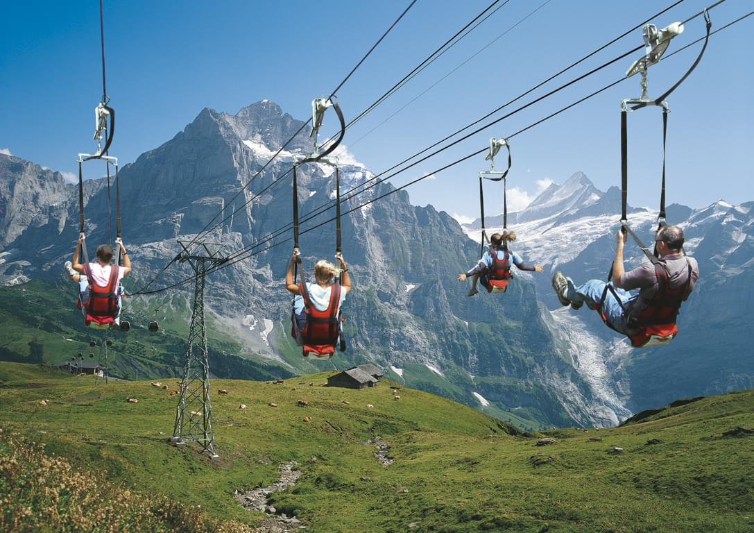Gondelbahn Grindelwald-First mit Wetterhorn und Schreckhorn