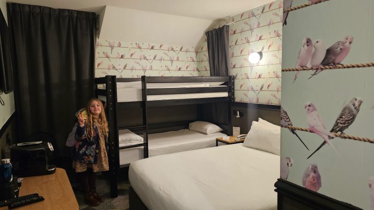 where to stay for cheap at Disneyland Paris