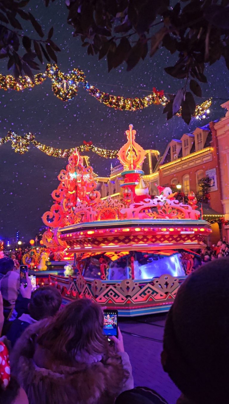 Mickey's dazzling Christmas Parade Disneyland Paris
