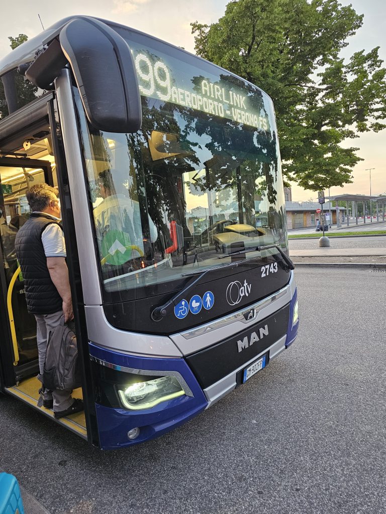 Verona aerobus from train station to airport