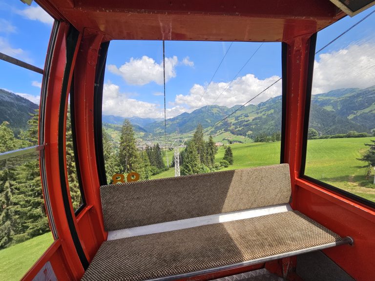 Zweisimmen cable car to Rinderurg mountain