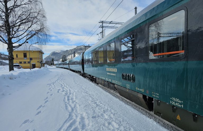 Bergensbanen train exterior in the snow