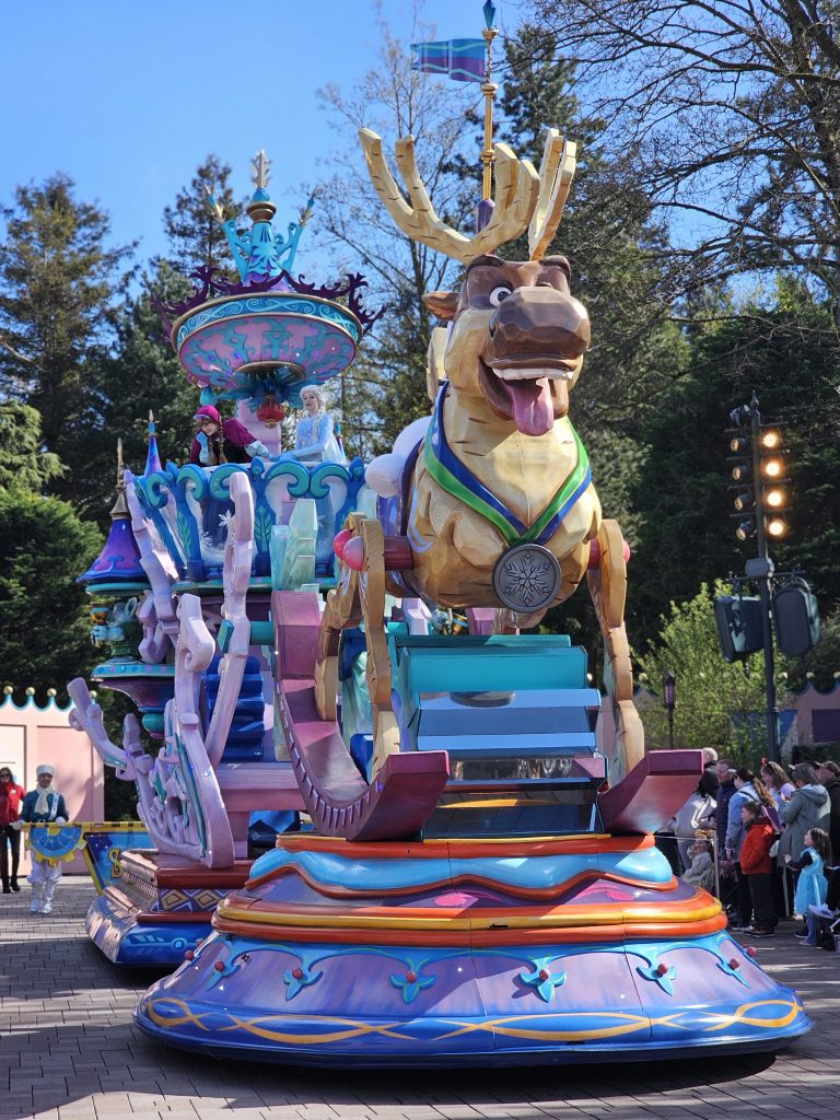 Disneyland Paris Frozen Characters in the parade