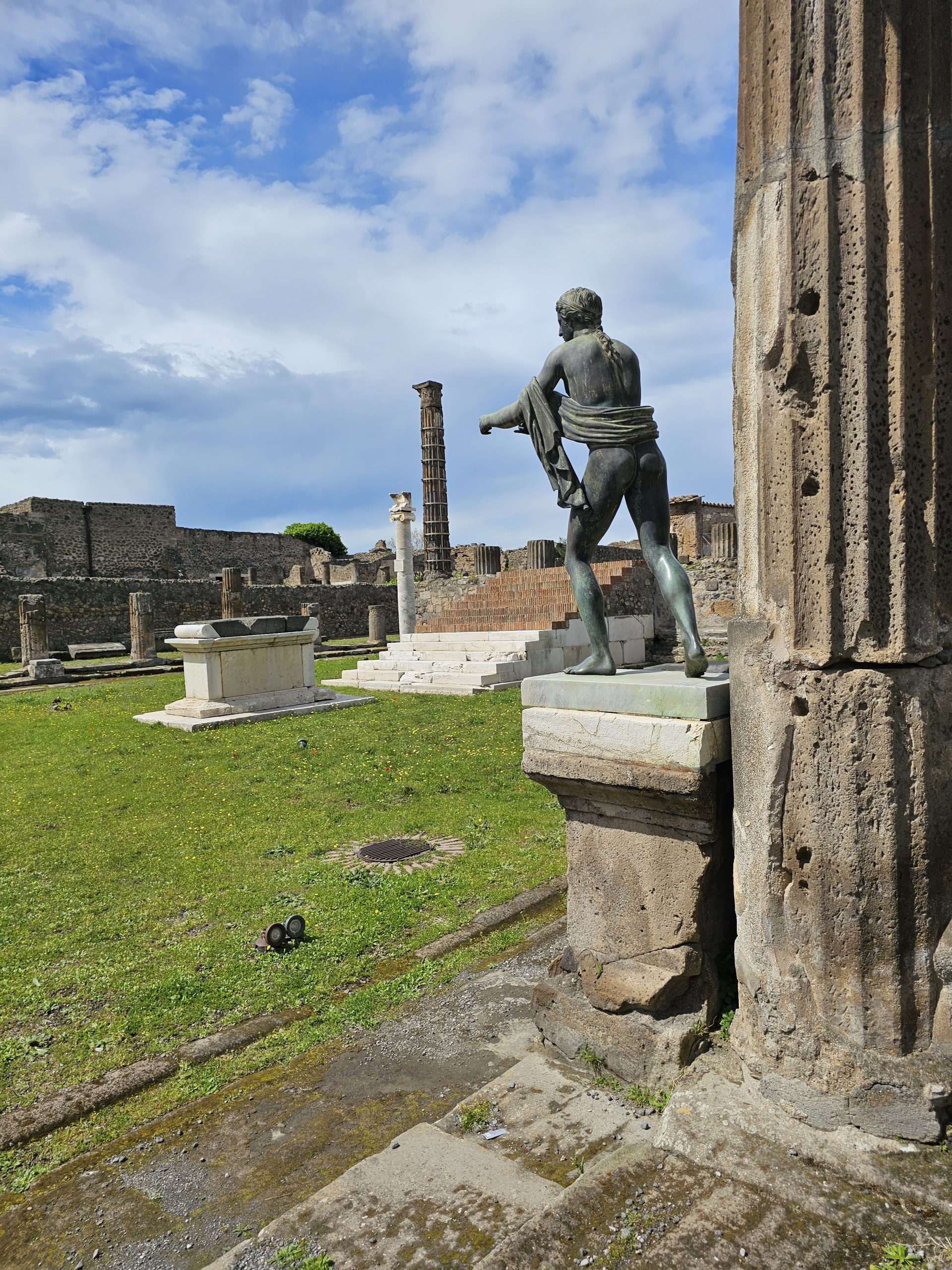 How to get to Pompeii from Naples