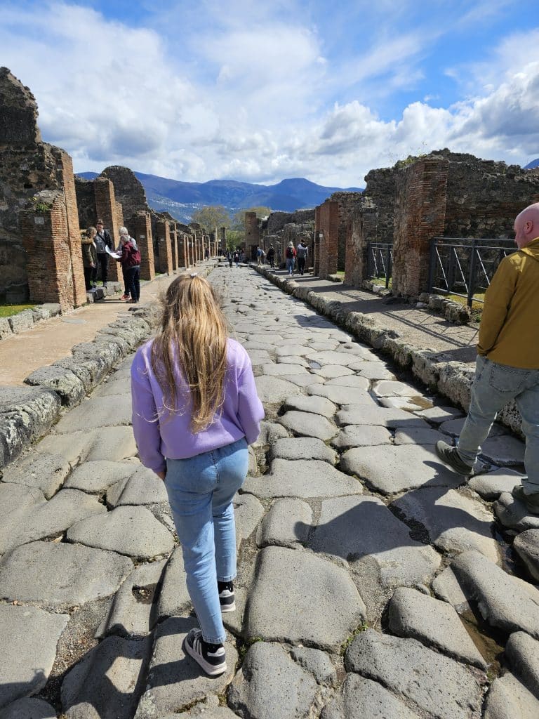 pompeii with kids - how to get there from Naples