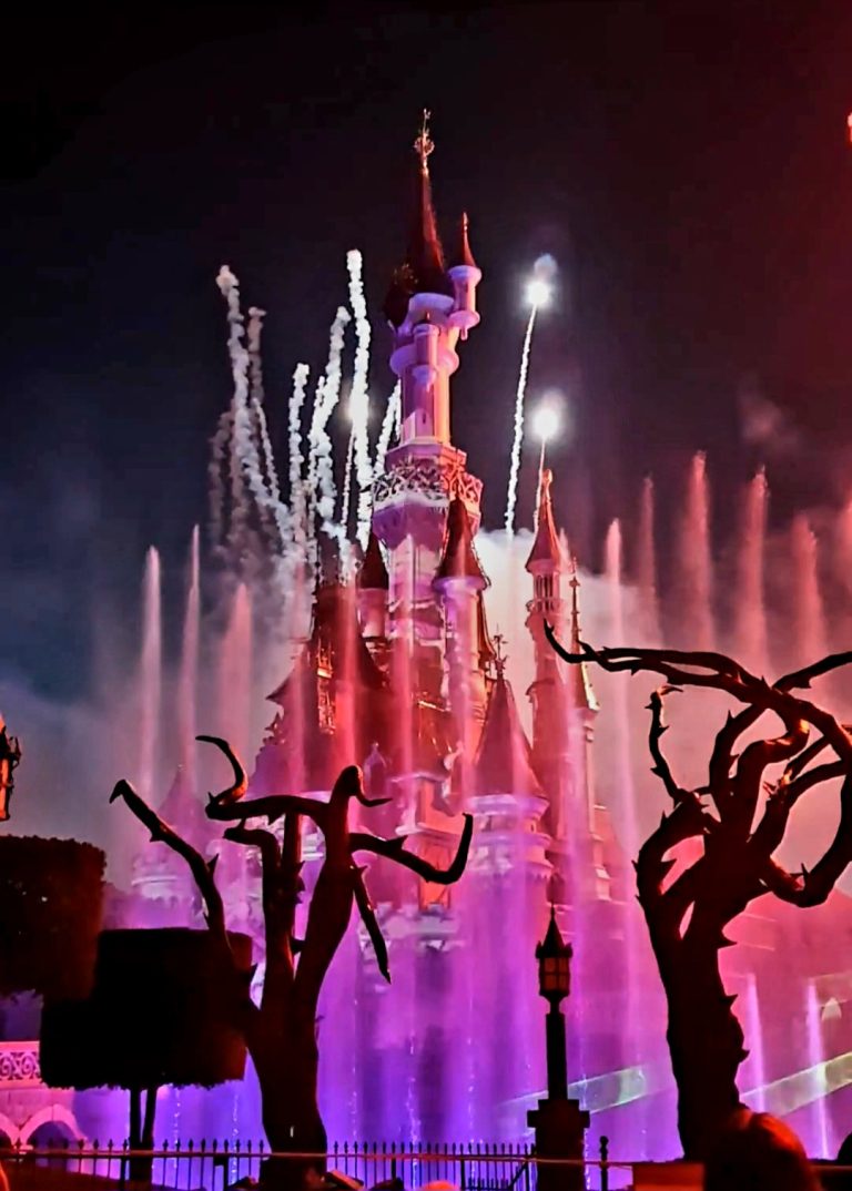 disneyland paris opening times