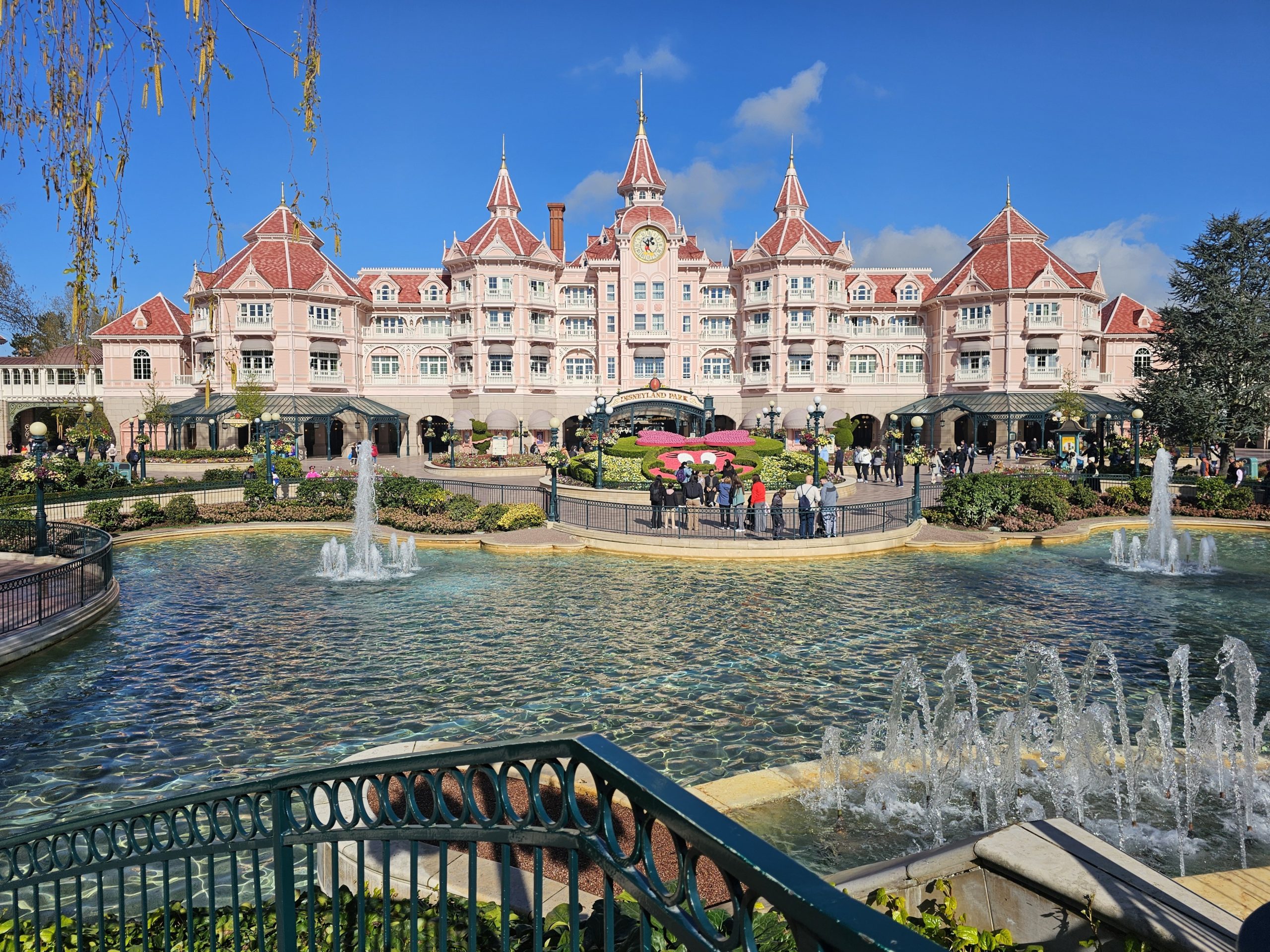 Entrance to Disneyland Paris and the Disneyland Hotel