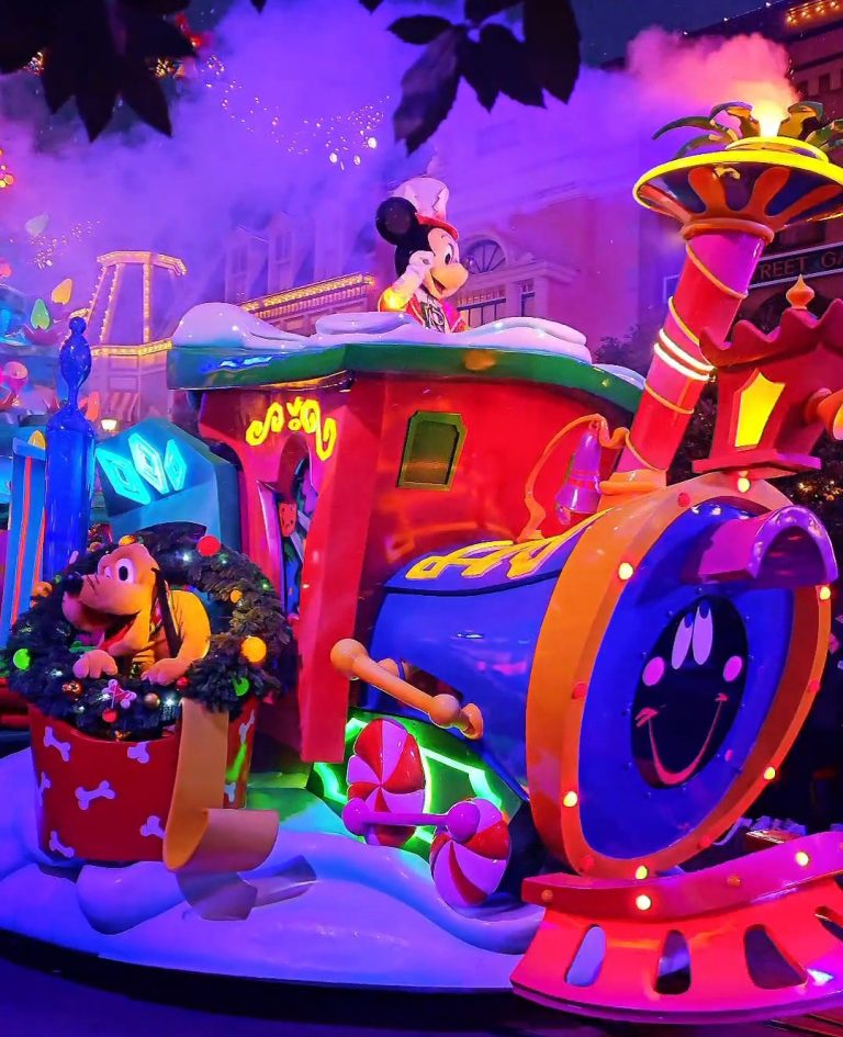 Mickey Christmas train at Disneyland Paris