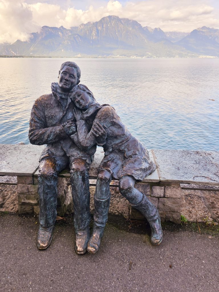 Elderly couple statue Lac Leman Montreux