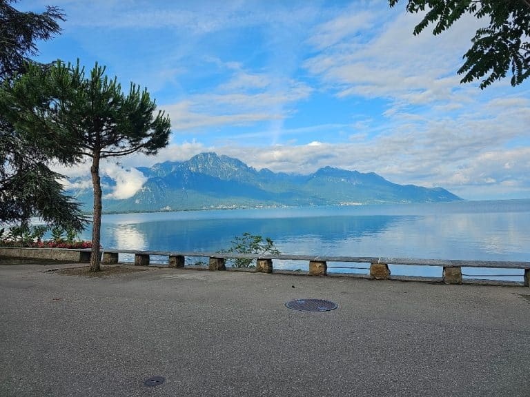 Lake location of Montreux Youth Hostel