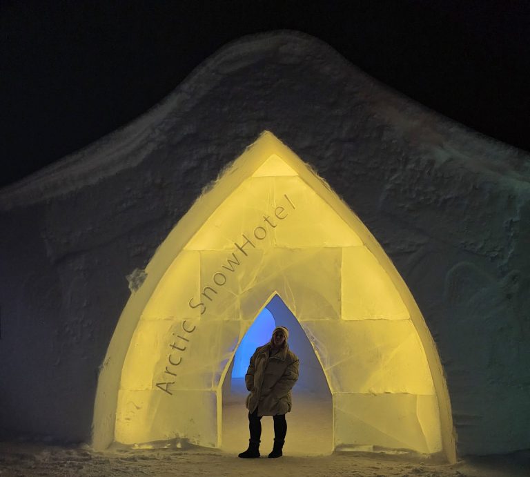 snowhotel entrance rovaneimi